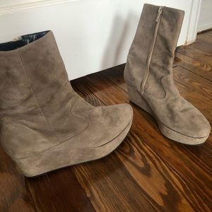Robert Clergerie grey suede wedge ankle boots